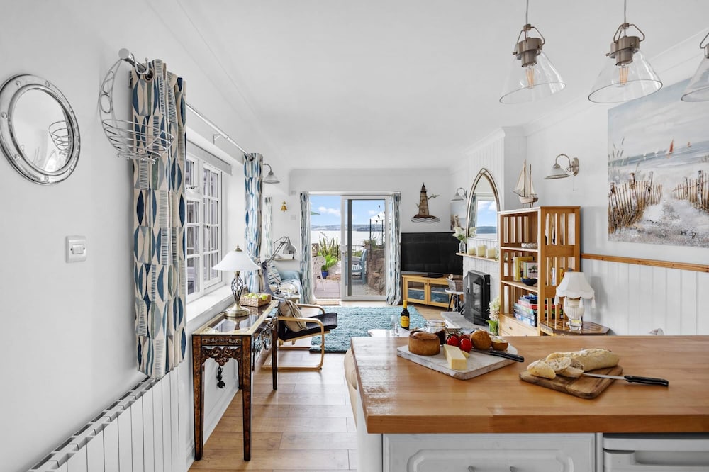 The Boathouse - Close to Beach and Marina view 5