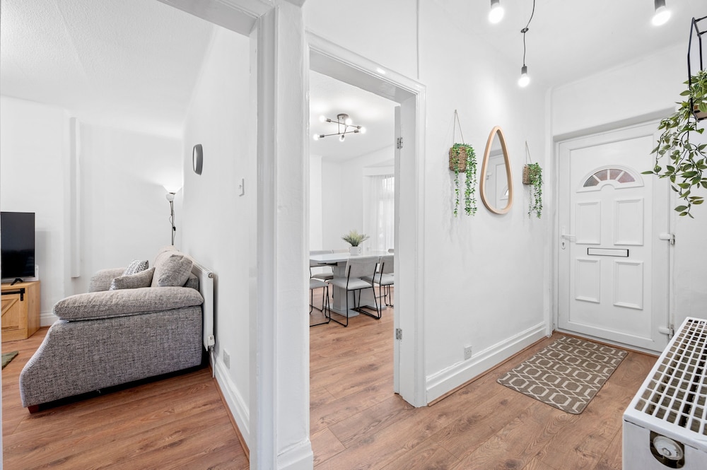Modern 3-bedroom Home With Garden