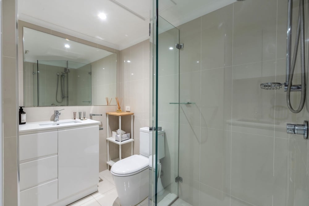 Spacious 2-bed Apartment Near Dining & Attractions