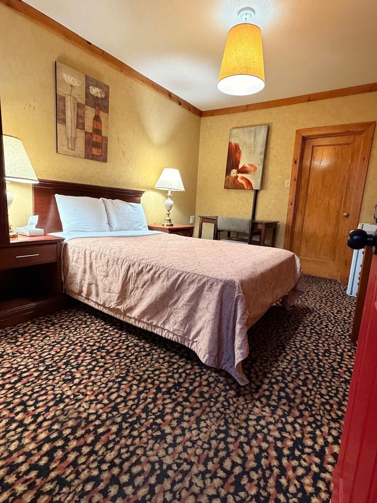 Rocky Mountain Lodge & Suites