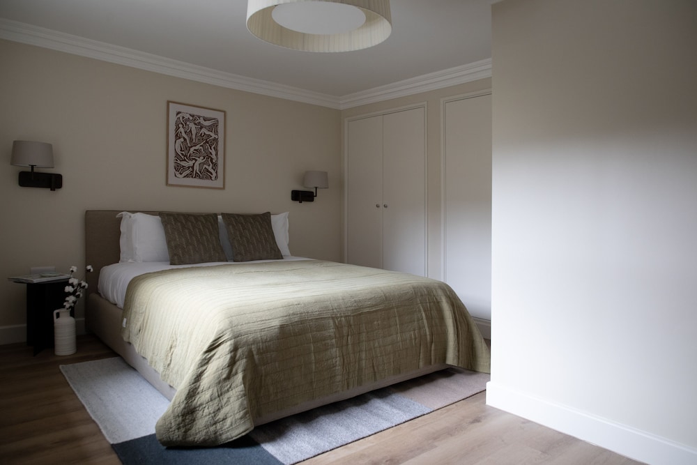 Gulaid House Knightsbridge by Bob W London
