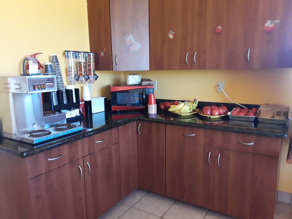 Sunbridge Inn & Suites