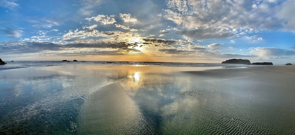 Sunset Oceanfront Lodging