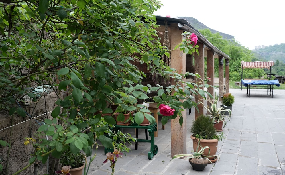IRIS mini hotel