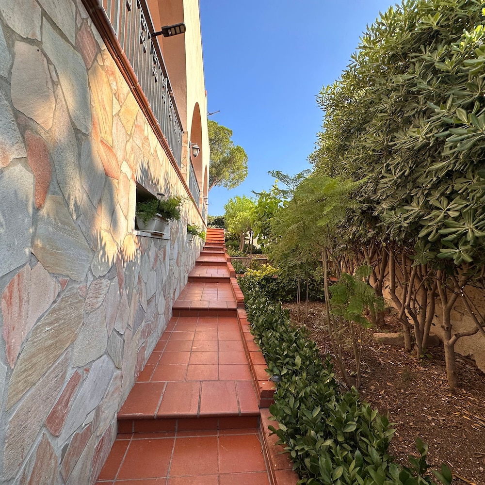 Rock Garden Villa in Isola
