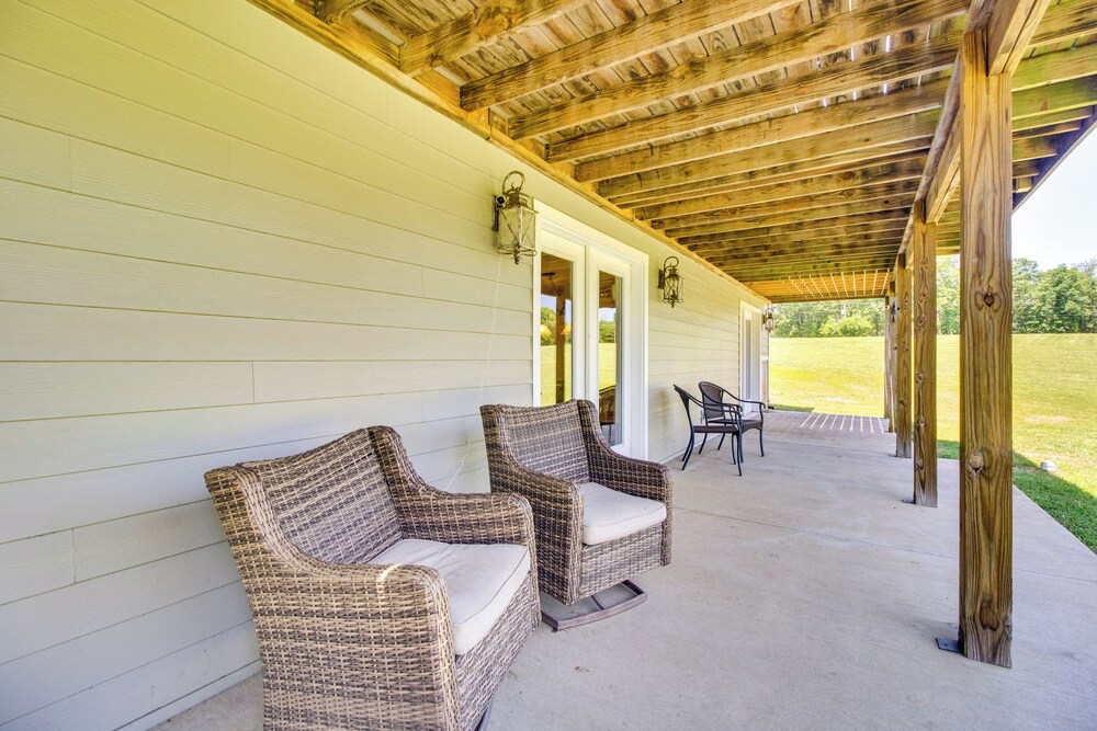 Near Bull Shoals Lake: Spacious Golfer's Getaway!