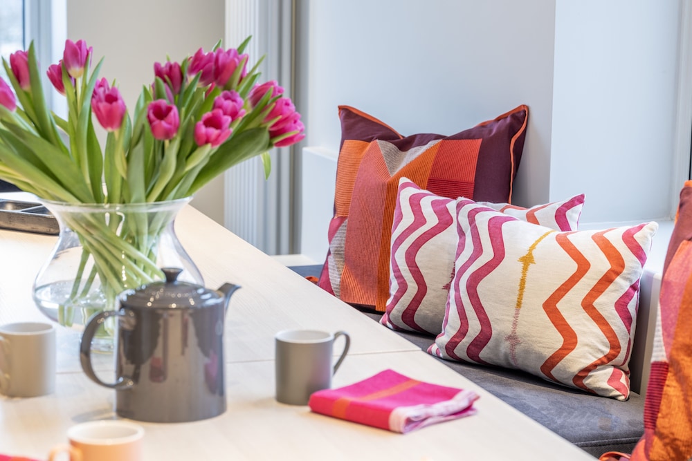 Stylish Studios SOUTHFIELDS STATION