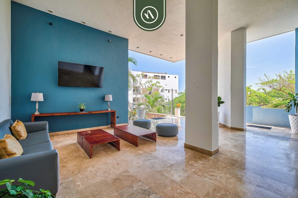 Corner 2 BR Condo - Spectacular Oceanview Sunsets