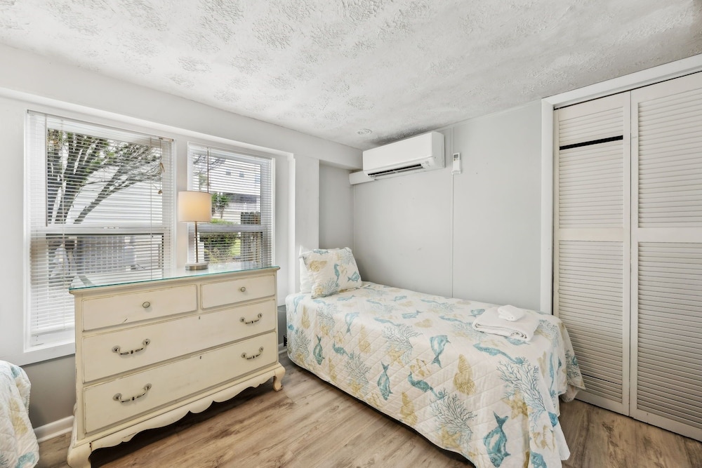 124 S Fletcher - Downstairs 3 Bedroom Duplex