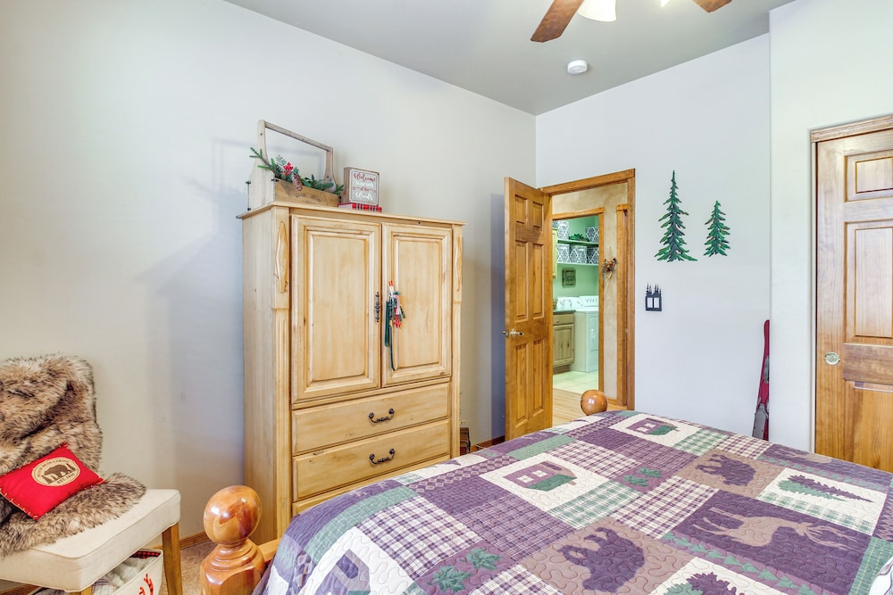 Outdoor Oasis: Family-friendly Cabin in Show Low!