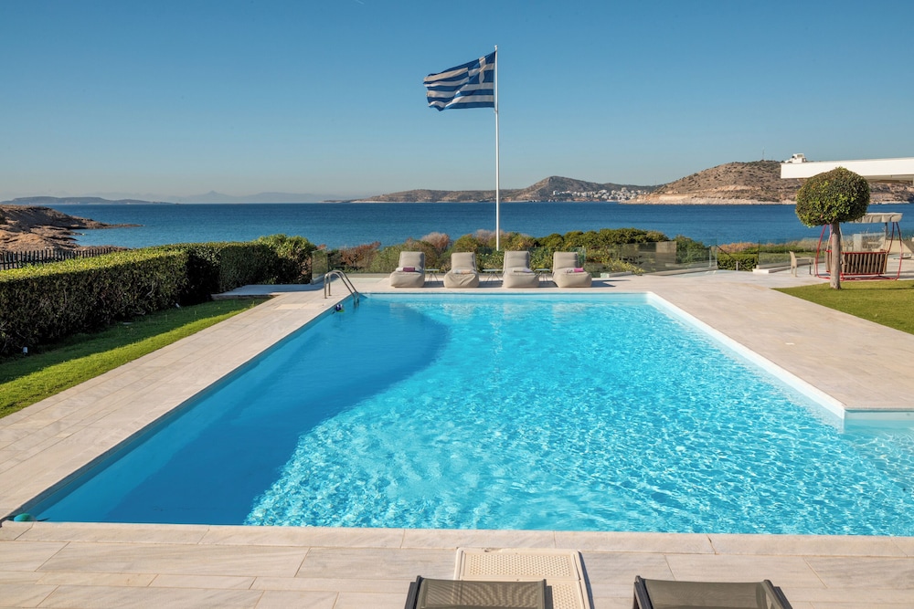 Paradise Beachfront Villa Athenian
