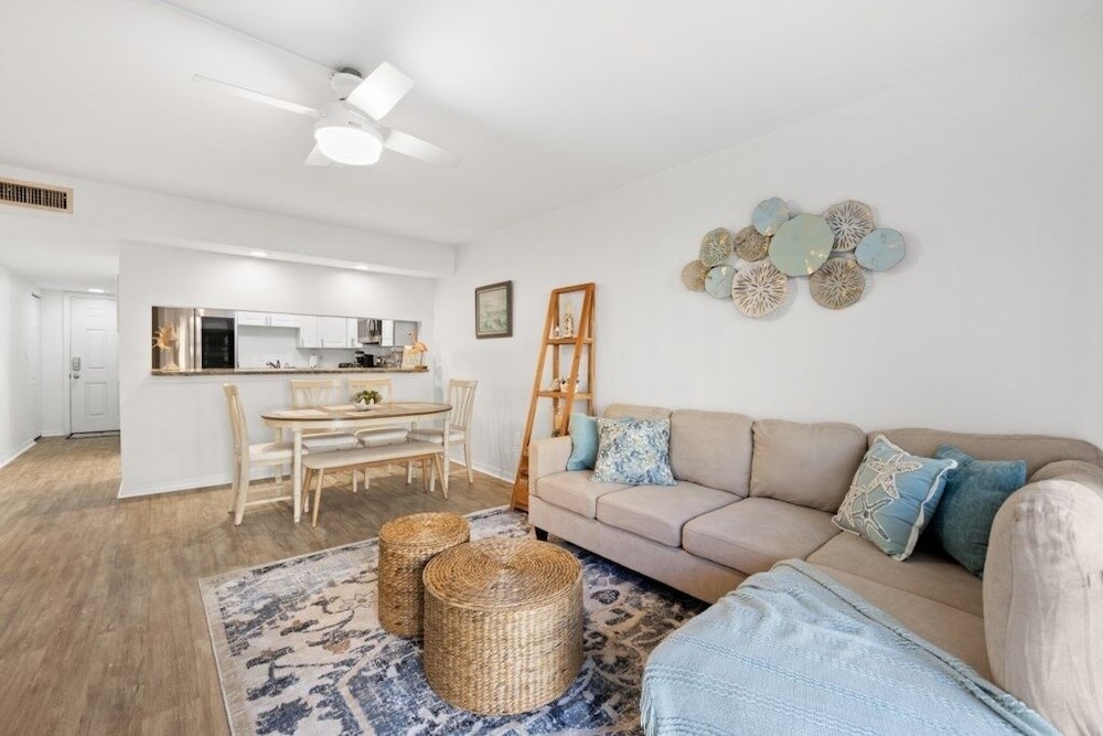 Pelican Inlet C119, Near Beach: Pool & Tennis 2 Bedroom Condo