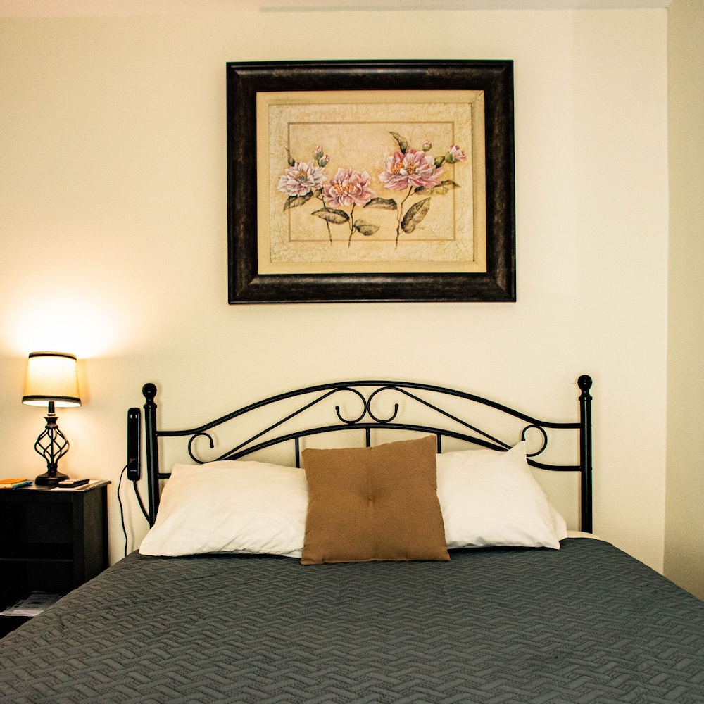 The Whitetail and Suites