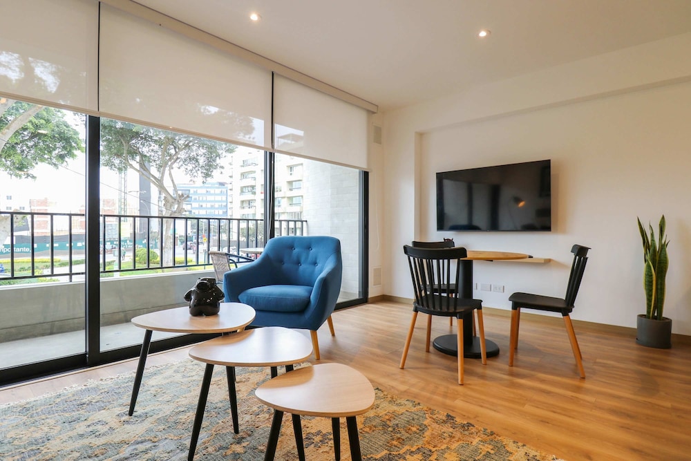 w Brilliant 1BR w Amazing Balcony in Miraflores