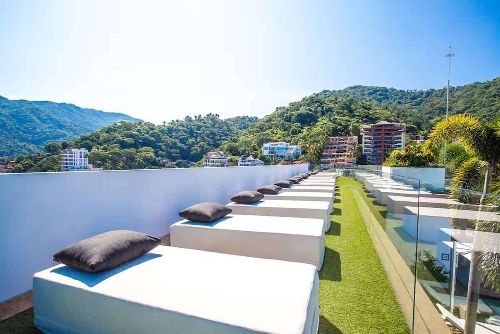 Soho PV Stunning Views Luxury Heated Rooftop Pool