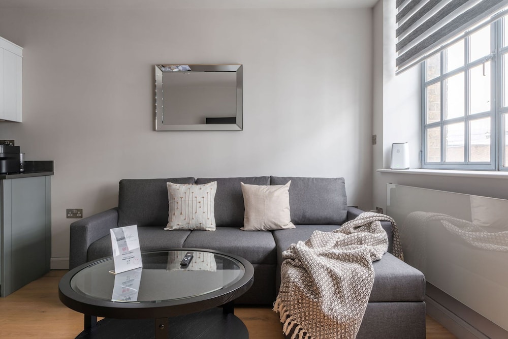 Amigos Nest - Farringdon - by Frankie Says