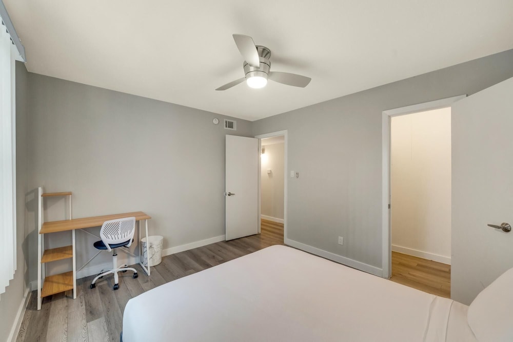 Modern 2BR Near UT Hyde Park Evonify - Property Image 27