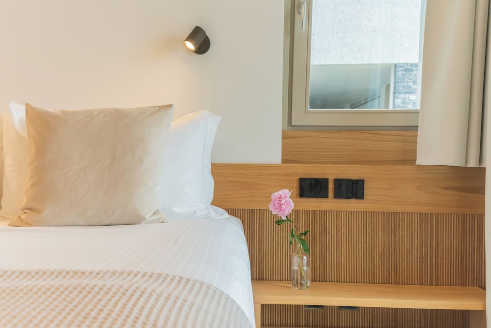 Pureview Luxury Suites, with breakfast & pool by Rent all Como