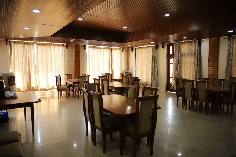Rishat Sngi Orchid Resort, Shillong