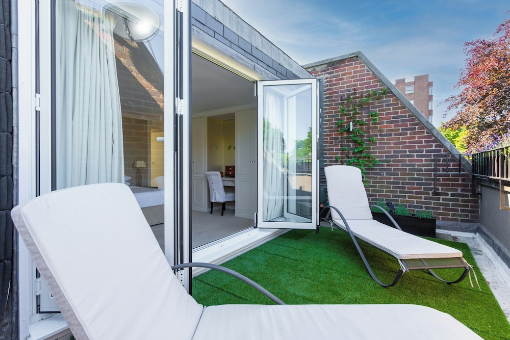 Somerset Square by Onefinestay
