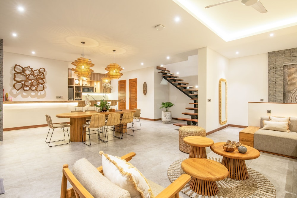 sol N1 Incredible 4 Bds Villa Near Finns Club