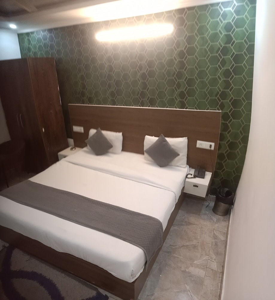 Hotel S.R. Plaza