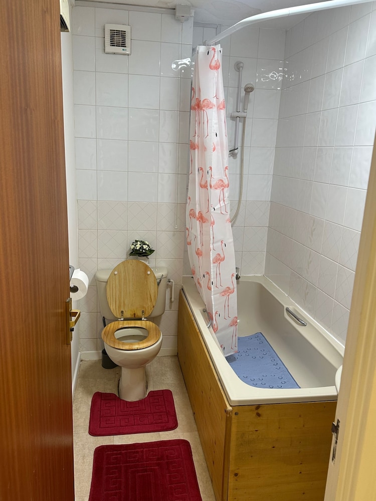 1br-sleeps2-parking-quietstay-citycentre