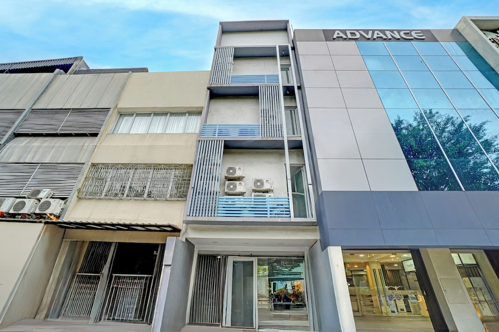 Capital O 94914 Kemayoran Guest House
