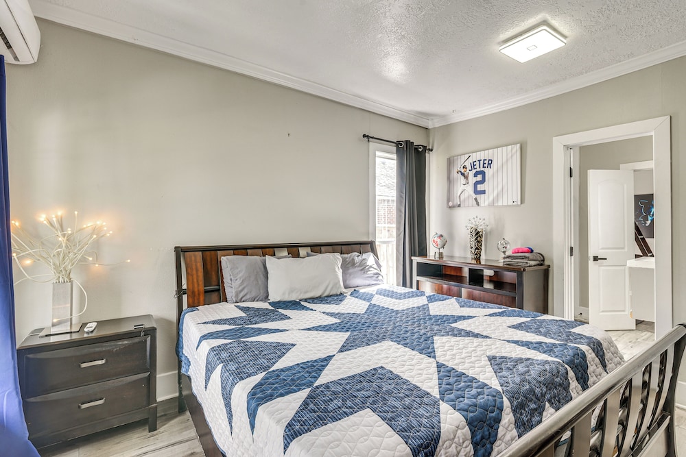 2 Mi to Dtwn, Steps to Dining: Houston Haven!