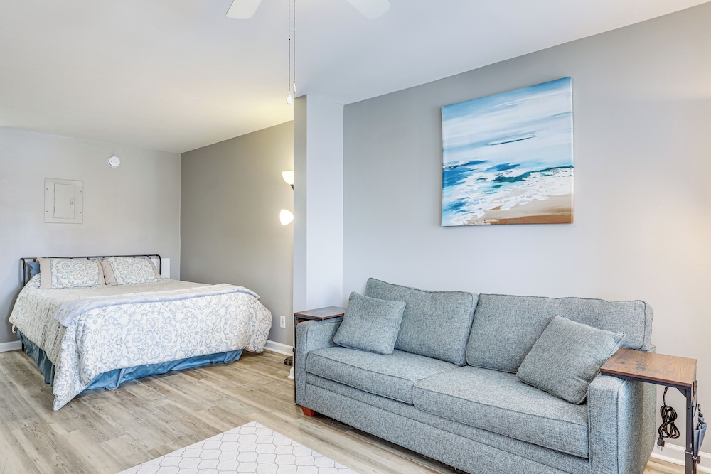 1 Mi to North Myrtle Beach: Studio w/ Pool Access