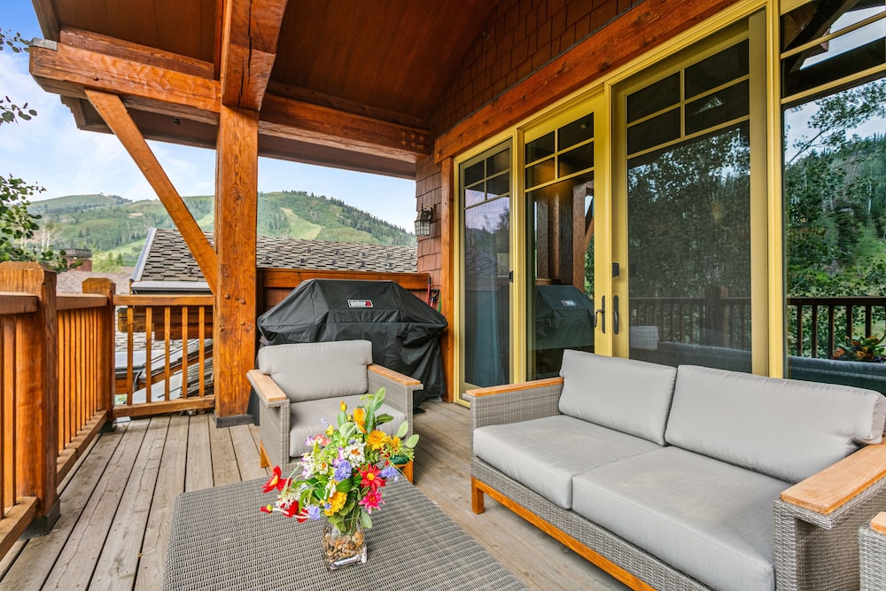 Grand Lodge - Four Bedroom #502 - Ski-in/ski-out 4 Condo