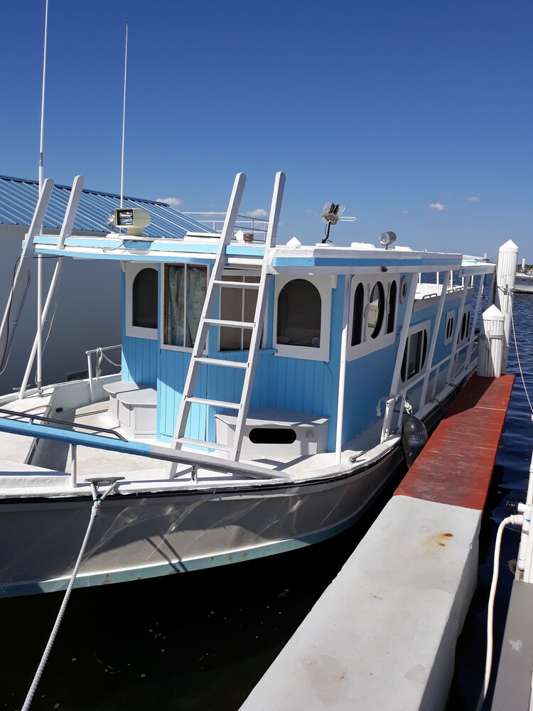 Mangrove Marina and Resort Aqualodge Houseboats