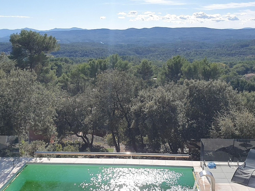 Villa in Lorgues With Private Pool
