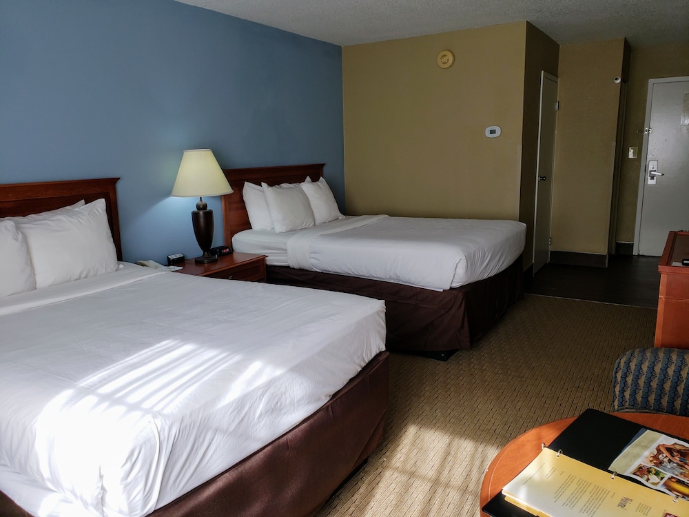 Lexington Vacations - Clarion Hotel Conference Center - North - Property Image 98