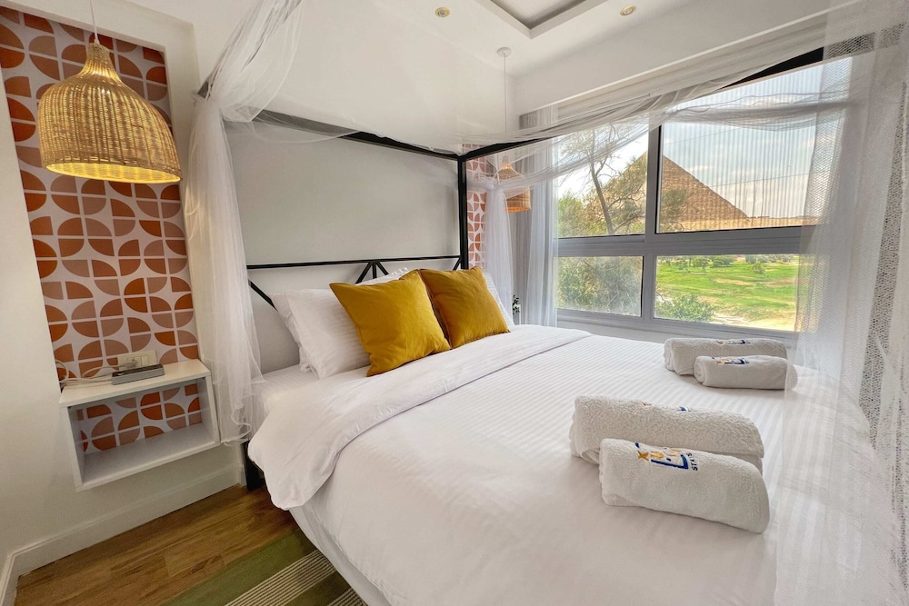 Xuru Stays I Spellbinding 2 BDR Apt. At The Giza Pyramid's Doorstep