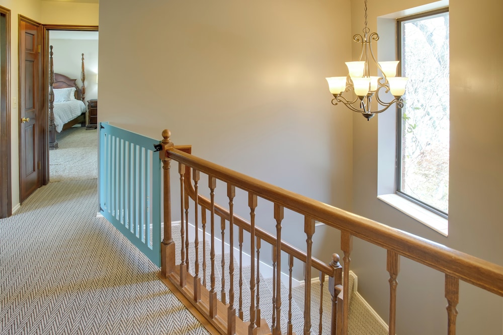 Hike, Golf, Ski & More: Family Home in South Weber
