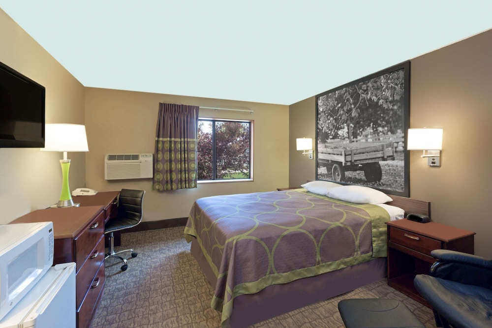 Super 8 by Wyndham Carroll view 5