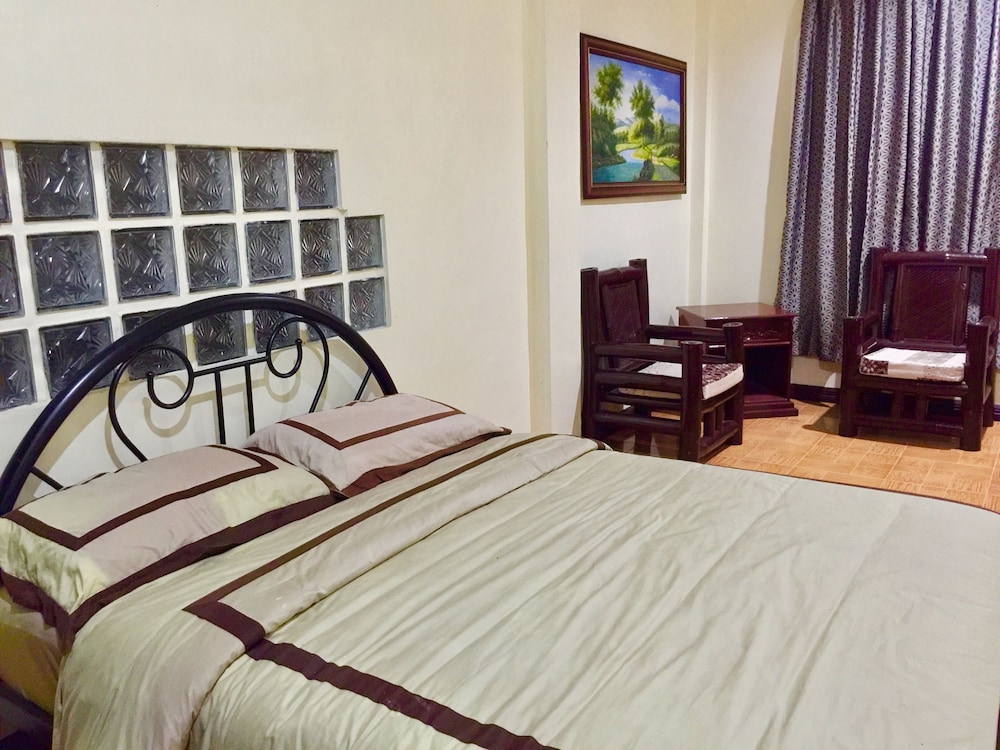 The Executive Villa Inn & Suites