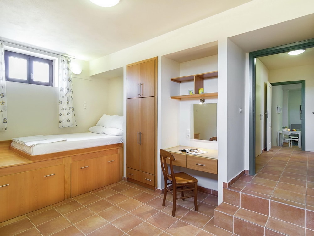 Villa in Kamisiana With Private Pool & Beach view 3