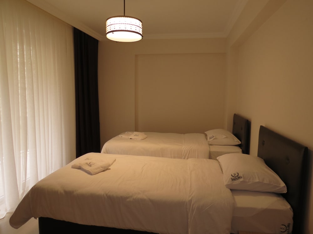 Black Rose Apartment view 3