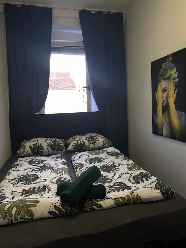7BR Apt for 15P Near Schönbrunn