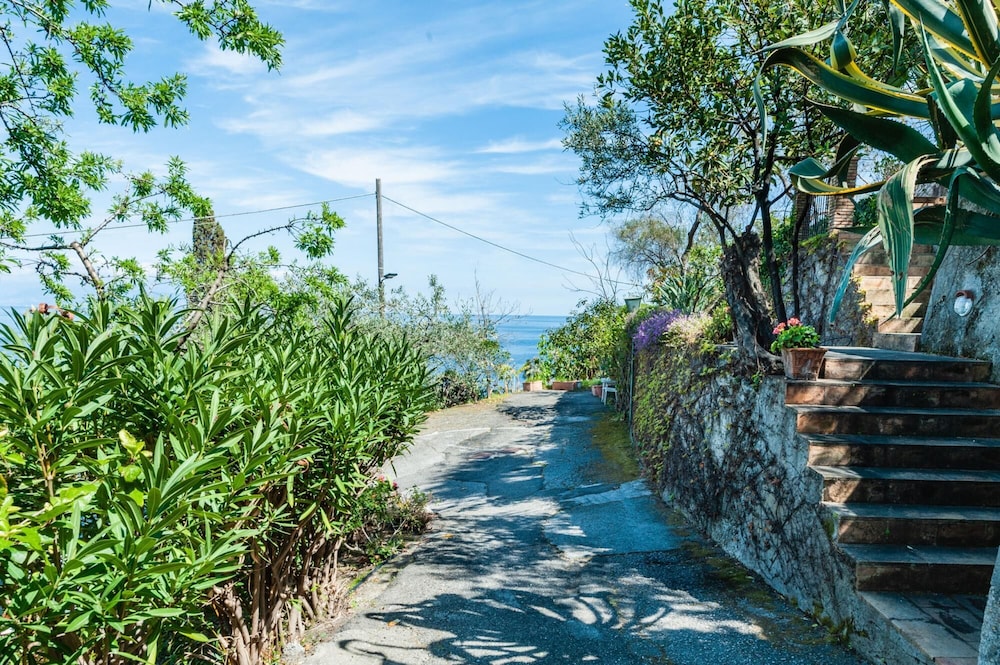 Casetta Amelia With Seaview by Wonderful Italy