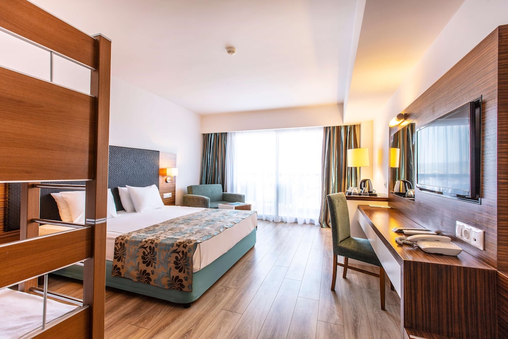 Palm Wings Beach Resort & Spa Kusadasi- All Inclusive