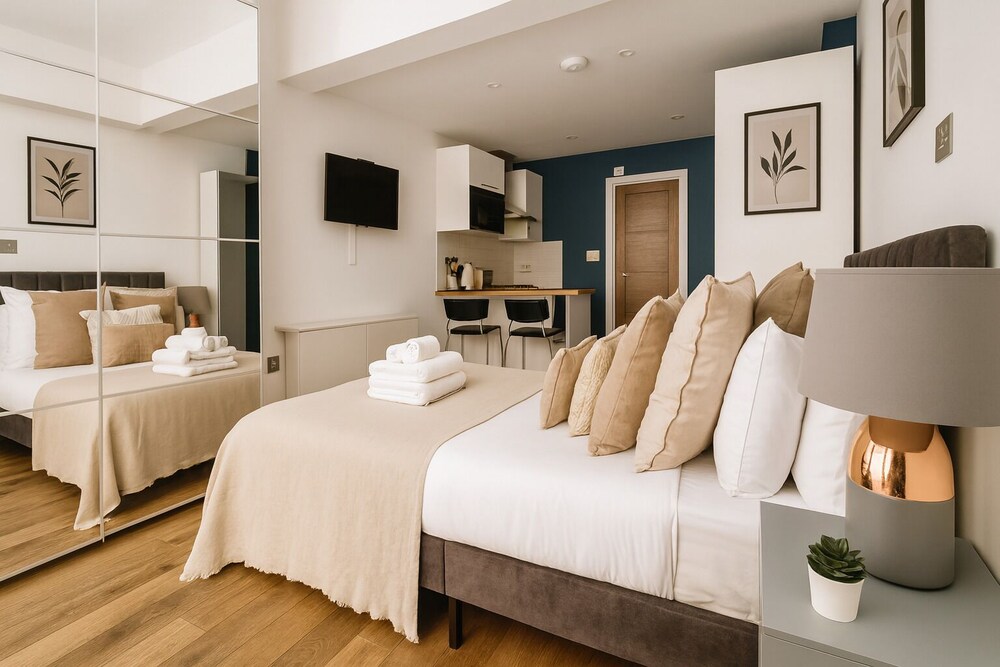 Modern Studio Flat in Hammersmith