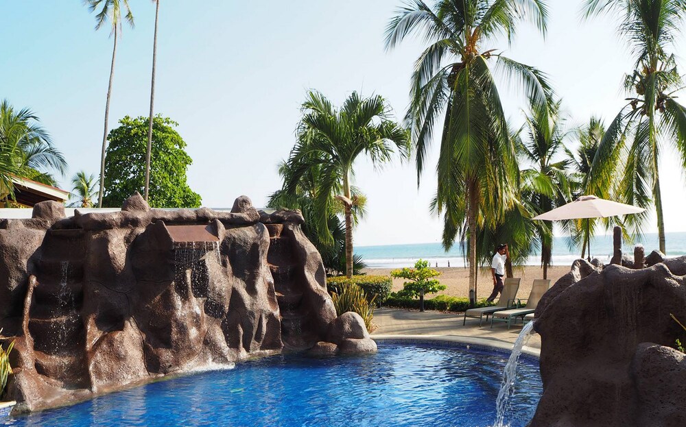 Condominio Diamante del Sol by CRHR