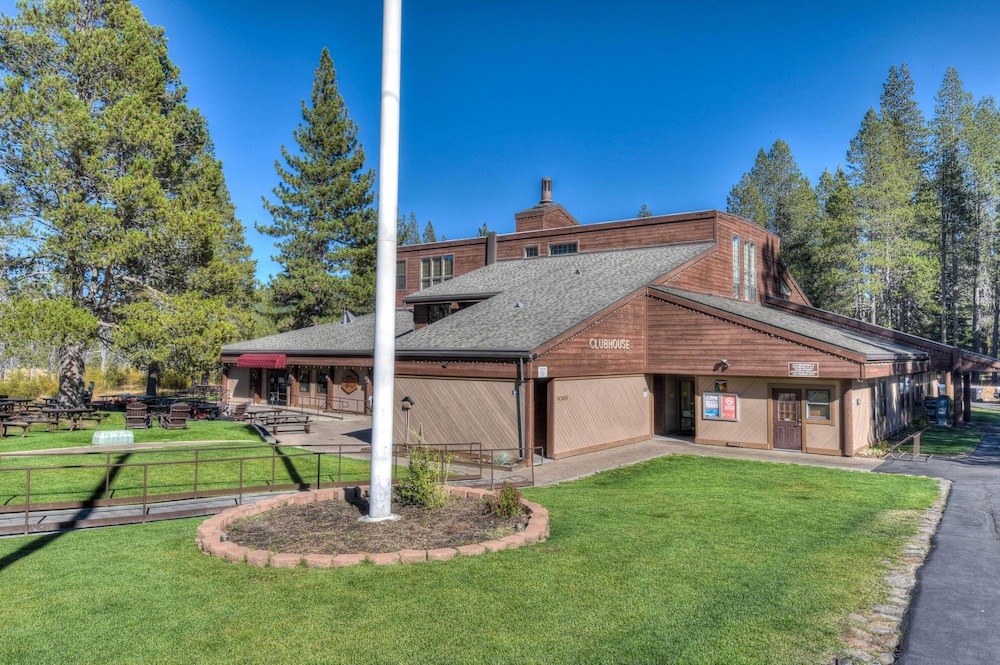 Hotel Truckee Pines Retreat - Image 1