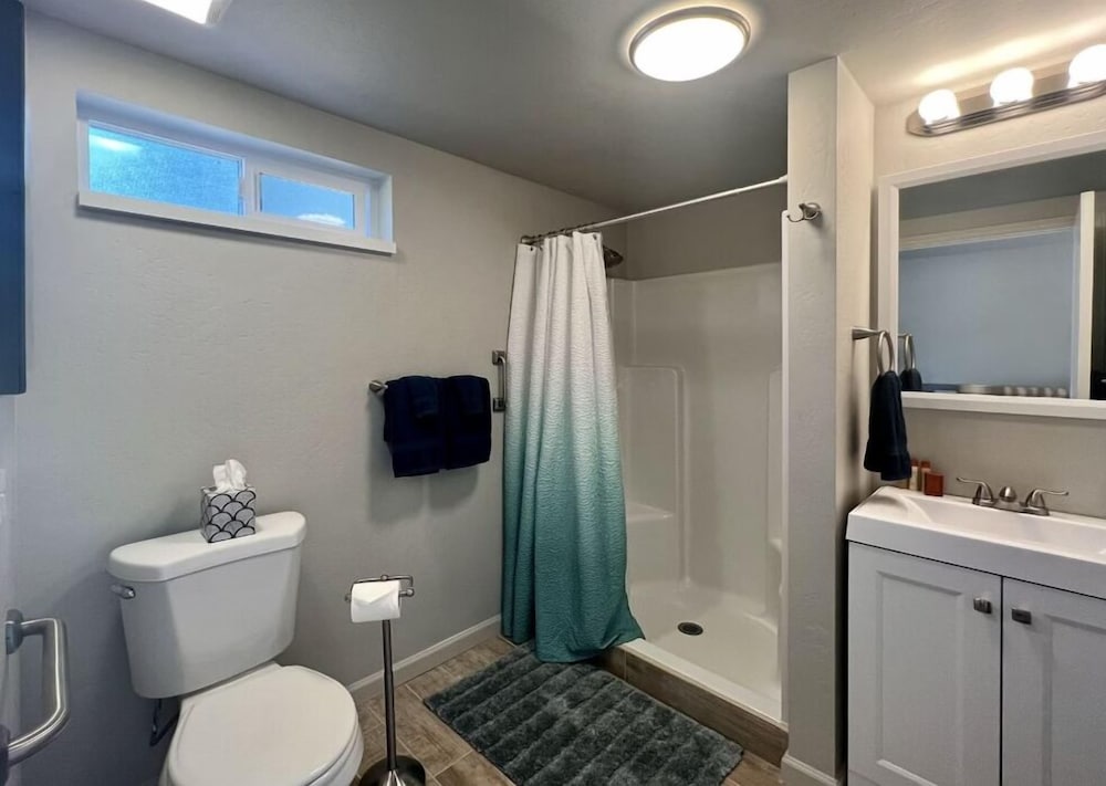 New 3bdr Luxury /sleeps 10 W Fireplace & Mountain Views 3 Bedroom Townhouse by RedAwning
