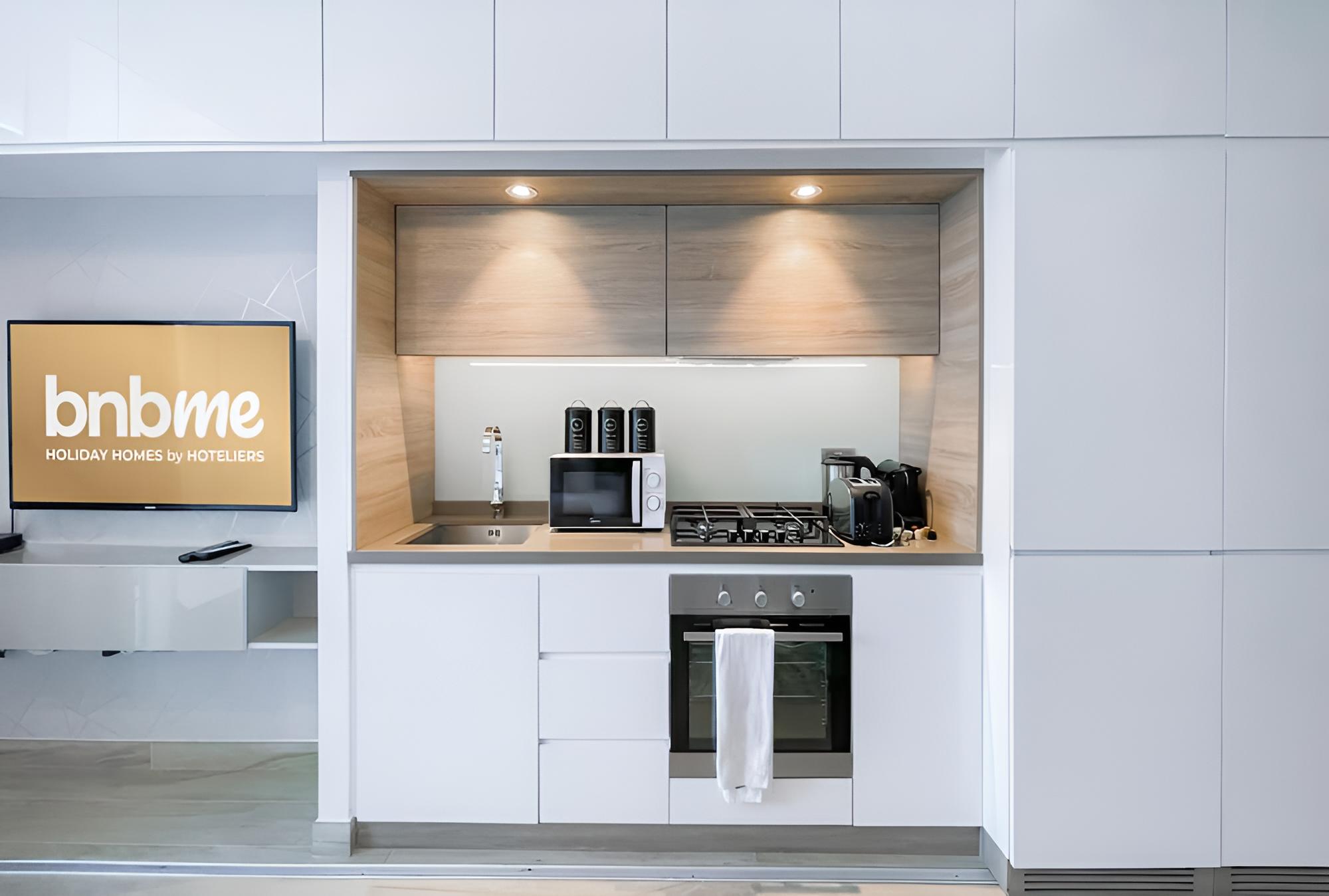 Bnbmehomes Beautiful Lake View Studio Near Marina