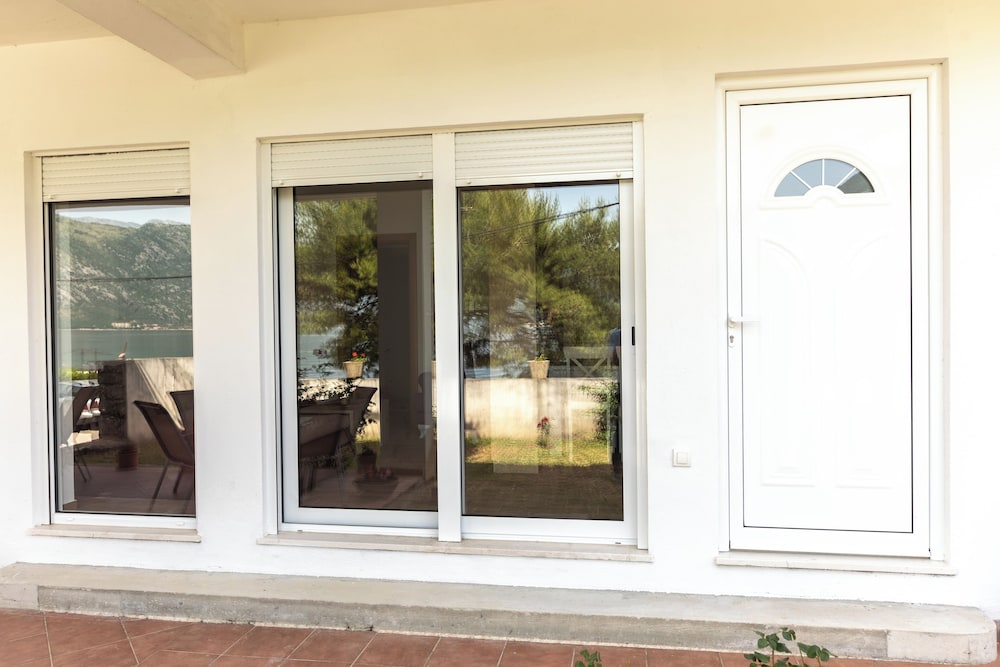 Waterfront Apartment Petrovina