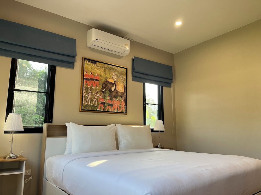 Private 2 Bedrooms Villa Near Waterfall in Khao Lak-terrace Large Bubble Jacuzzi